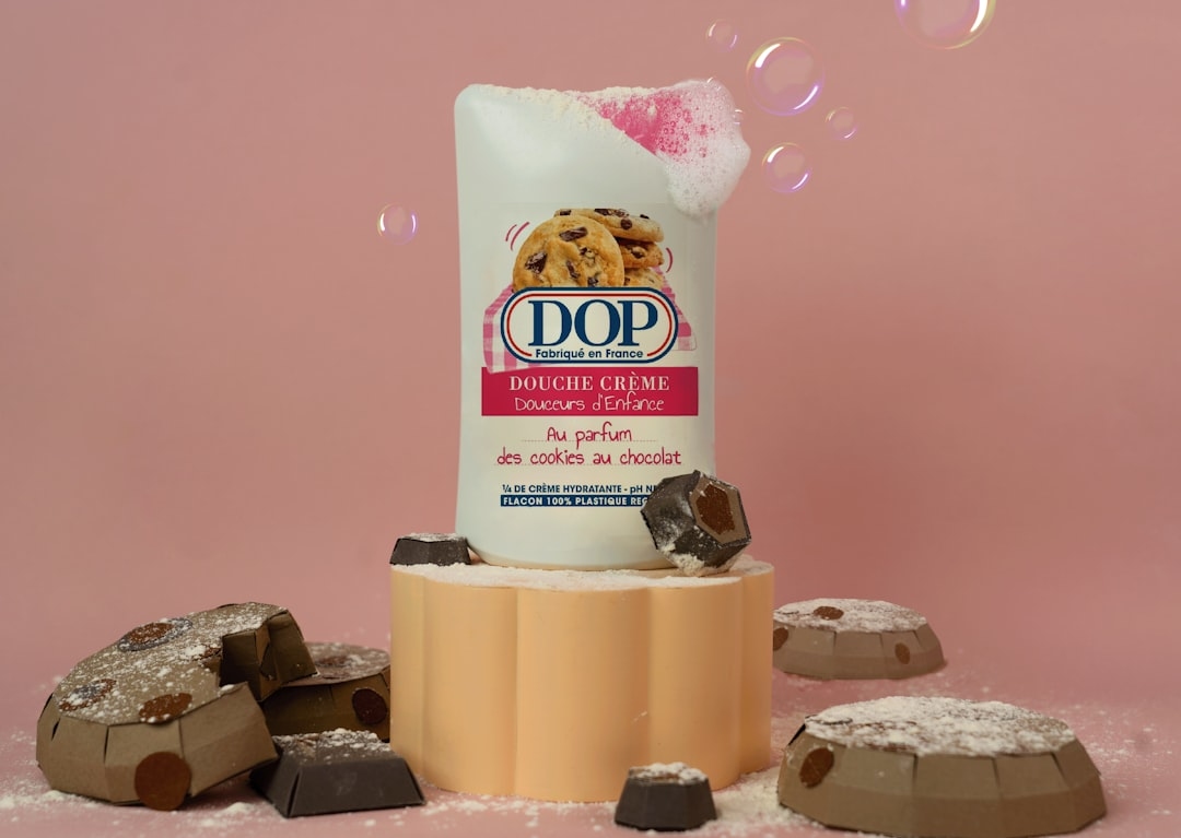 Топ-10 найкращих тональних кремів 2025 року: рейтинг та відгуки